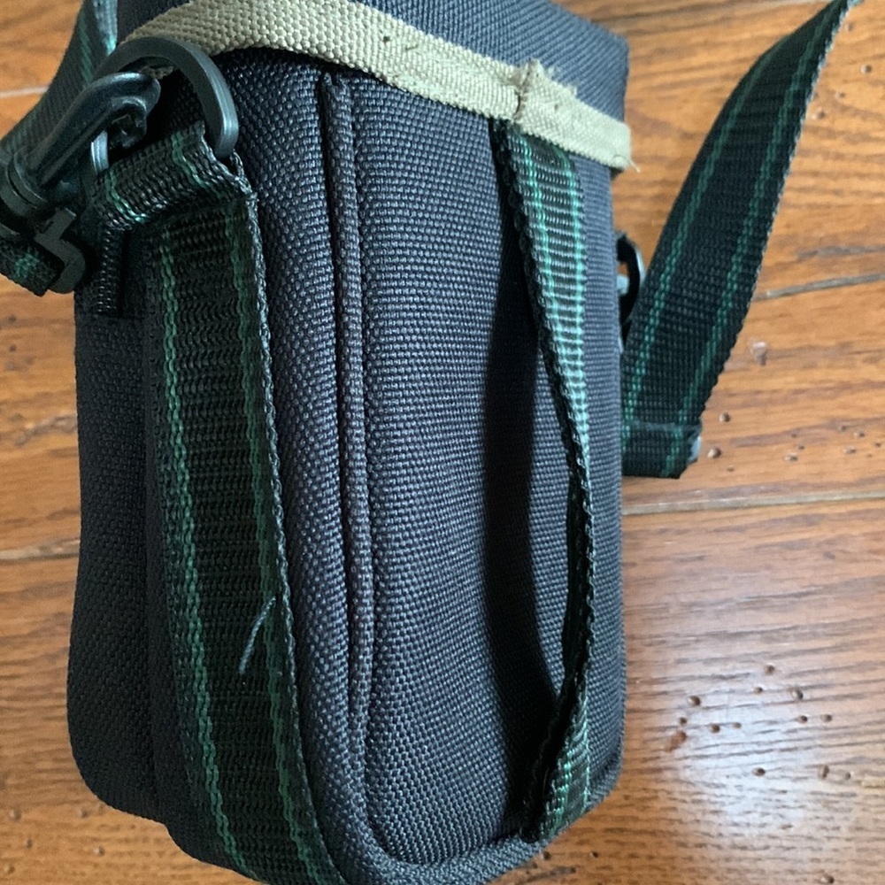 Samsonite Point and Shoot Camera Case in Black & Tan Nylon w/ Adjustable Strap - Picture 3 of 6